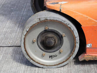 2012-jlg-toucan-10e-1480523-48876224