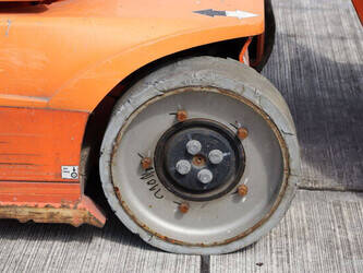 2012-jlg-toucan-10e-1480523-48876226