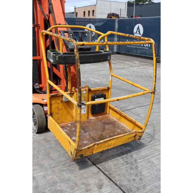 2012 جيه ال جي TOUCAN 10E-48876227