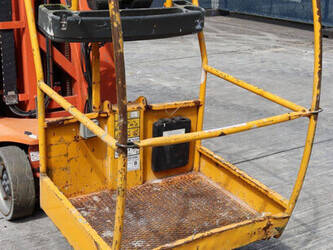 2012-jlg-toucan-10e-1480523-48876227