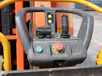 2012-jlg-toucan-10e-1480523-48876229