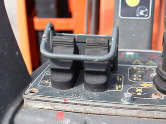 2012-jlg-toucan-10e-1480523-48876230