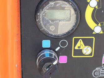 2012-jlg-toucan-10e-1480523-48876236