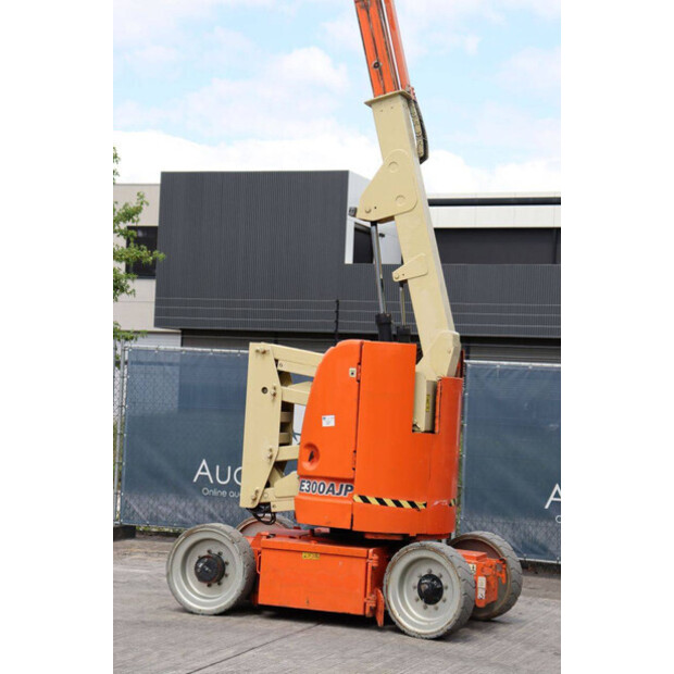 2007 جيه ال جي E300AJP-48876394