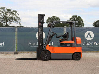 2010-toyota-7fbmf35-1480546-48877016