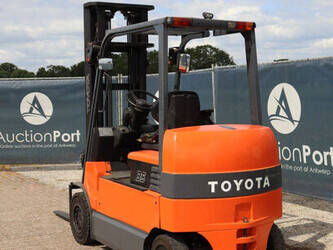 2010-toyota-7fbmf35-1480546-48877018