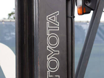 2010-toyota-7fbmf35-1480546-48877026