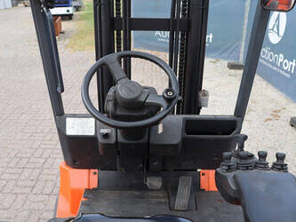 2010-toyota-7fbmf35-1480546-48877033