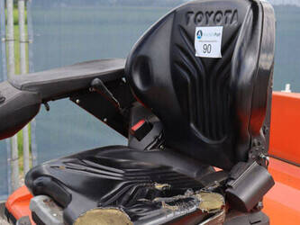 2010-toyota-7fbmf35-1480546-48877035