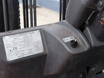 2010-toyota-7fbmf35-1480546-48877038