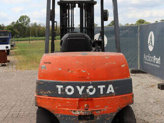 2006-toyota-7fbmf50-1480551-48877206