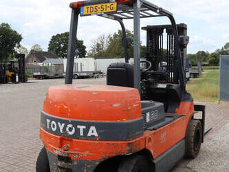 2006-toyota-7fbmf50-1480551-48877207