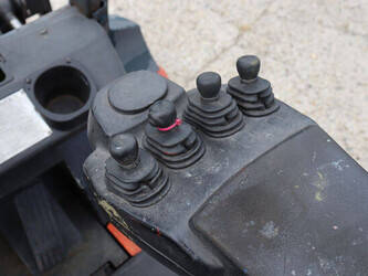 2006-toyota-7fbmf50-1480551-48877231