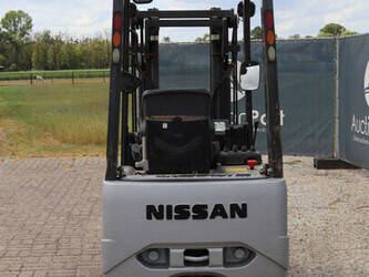 2011-nissan-1n1l18q-1480561-48877568