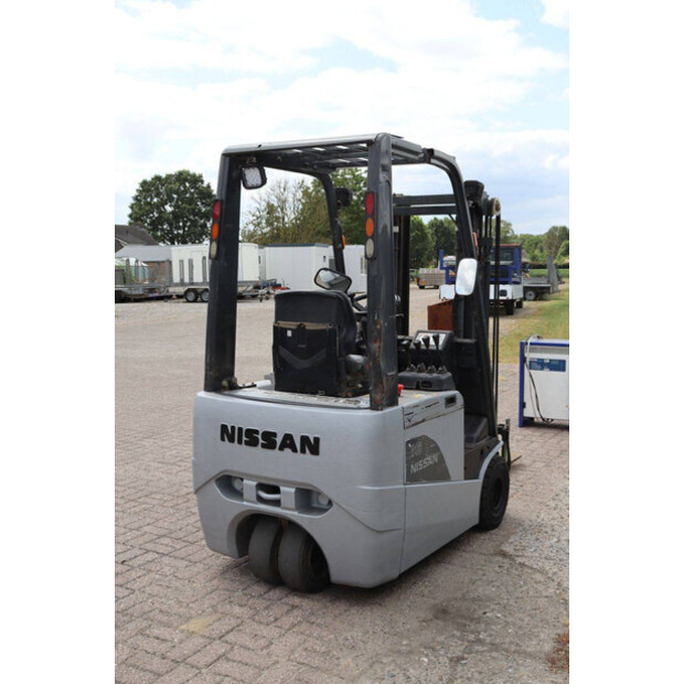 2011 NISSAN 1N1L18Q-48877569