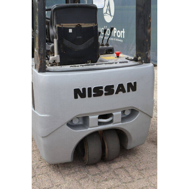 2011 NISSAN 1N1L18Q-48877577