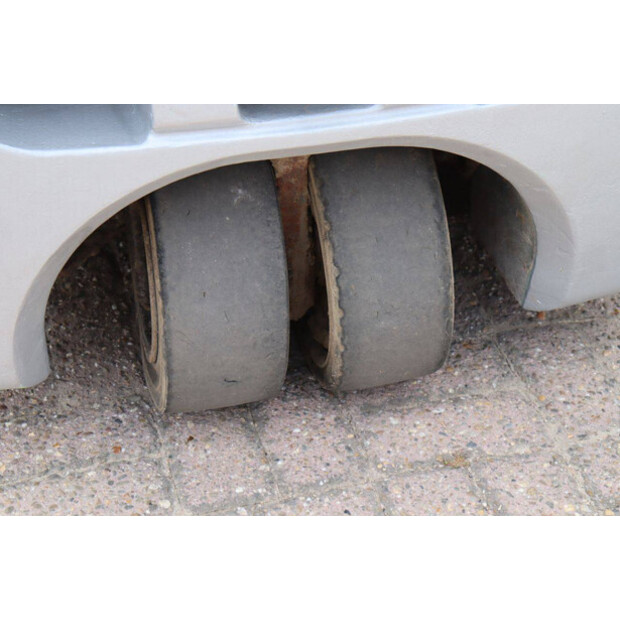 2011 NISSAN 1N1L18Q-48877579