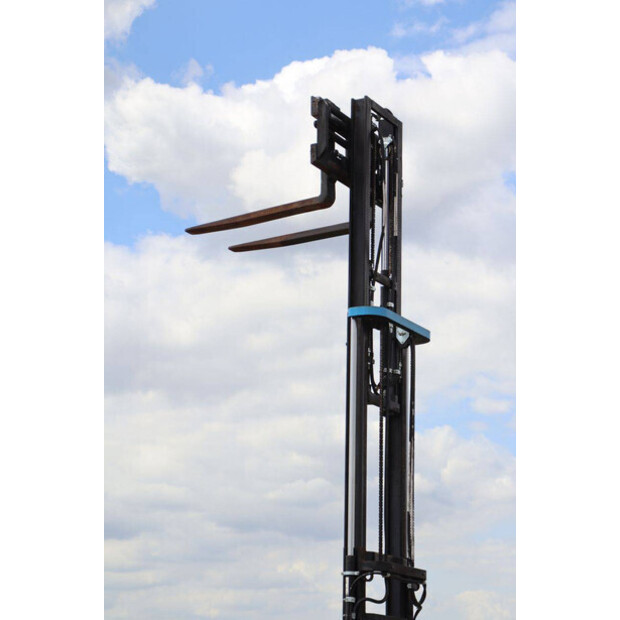 2012 Mast Explorer H30DSI 2WD-48877960