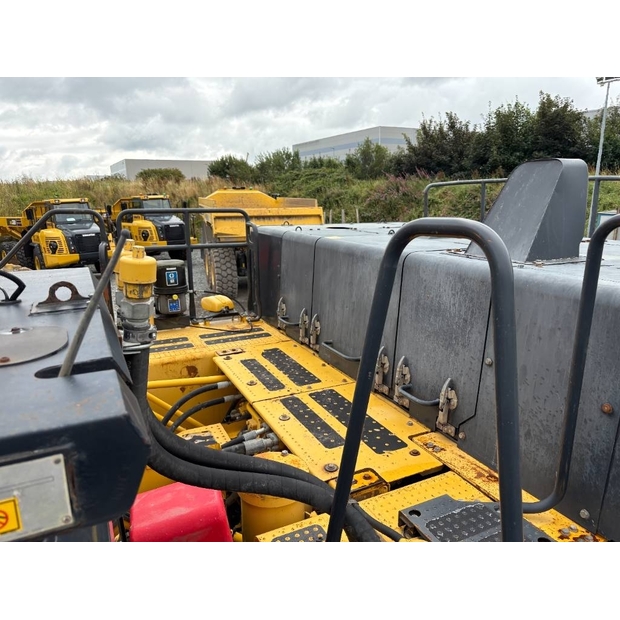 2019 Komatsu PC700LC-11-48880893