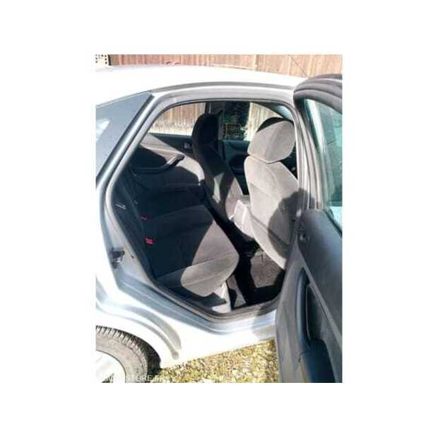 2006 Ford Focus-48885646