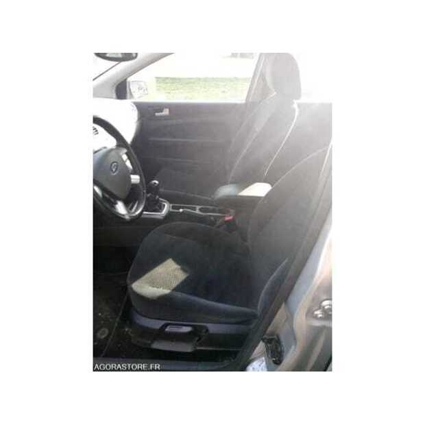 2006 Ford Focus-48885660