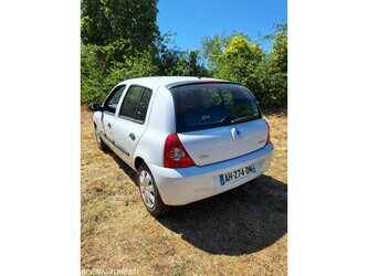 2009-renault-clio-1480762-48885706