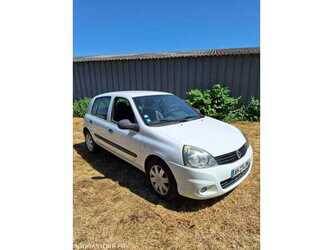 2009-renault-clio-1480762-48885707