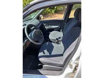 2009-renault-clio-1480762-48885710
