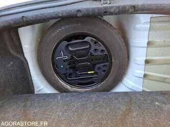 2009-renault-clio-1480762-48885711