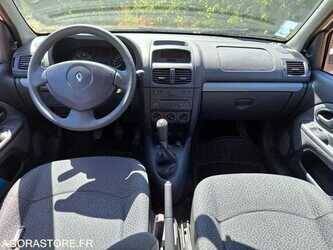 2009-renault-clio-1480762-48885712