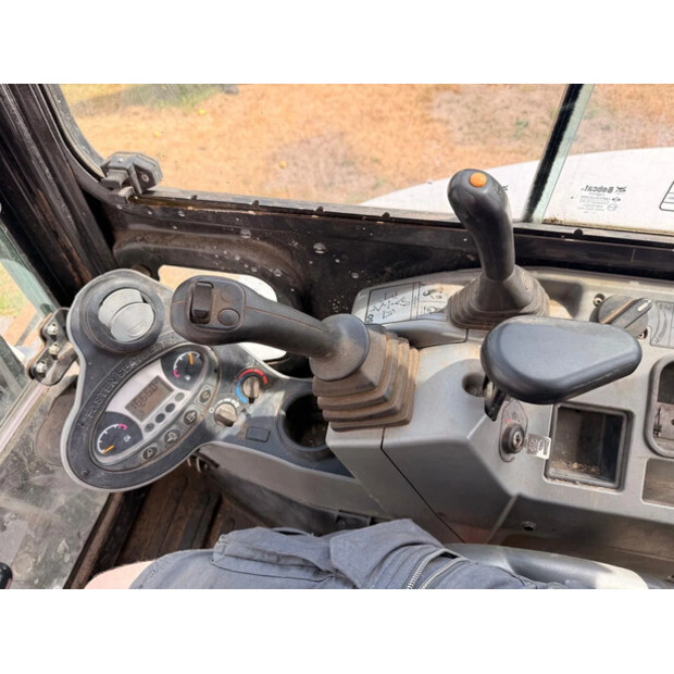 2018 بوبكات E50-48886849