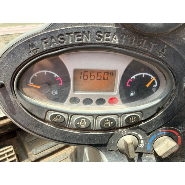 2018 بوبكات E50-48886851