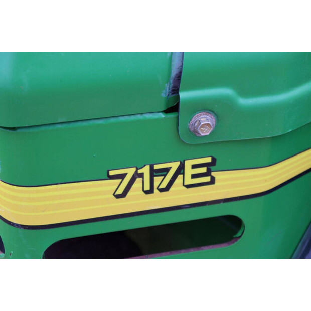 JOHN DEERE ZTRAK 717E-48888082