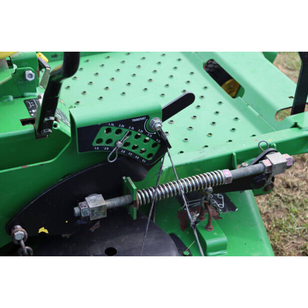 JOHN DEERE ZTRAK 717E-48888086