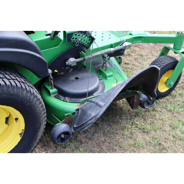 JOHN DEERE ZTRAK 717E-48888087