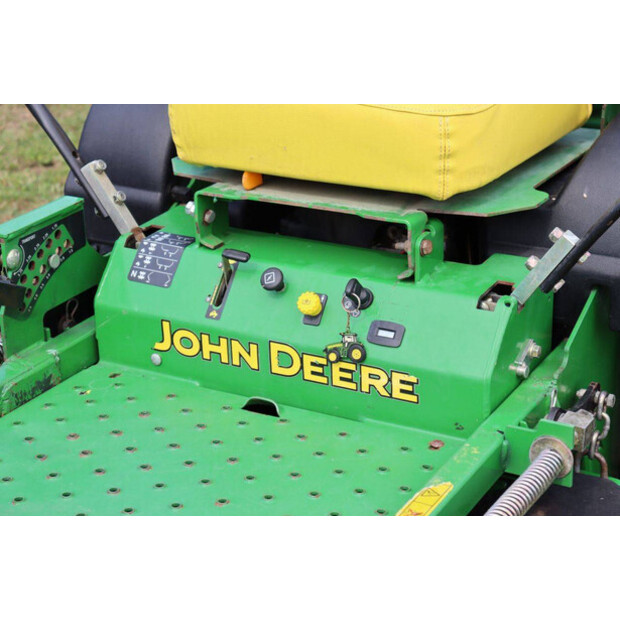 JOHN DEERE ZTRAK 717E-48888095