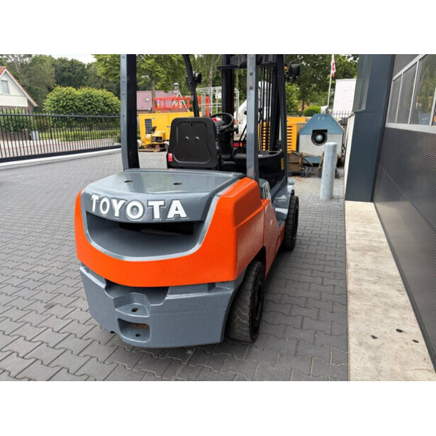 2011 Toyota D-52-8fd30-48889159