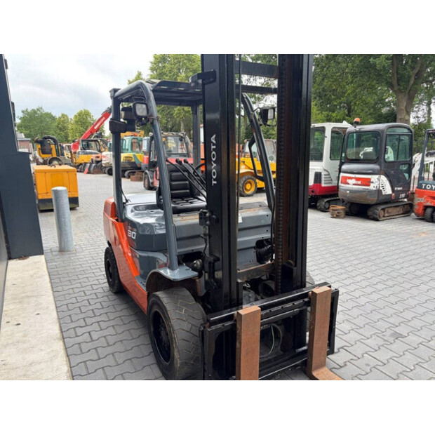 2011 Toyota D-52-8fd30-48889161