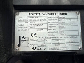 2017-toyota-40-8fd45n-48889289