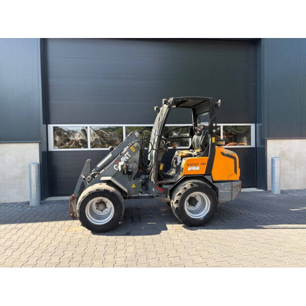 2012 جاينت V452T HD-48889344