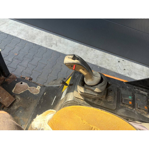 2012 جاينت V452T HD-48889353