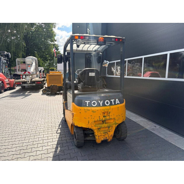 2016 Toyota 8FBMKT25-48889720