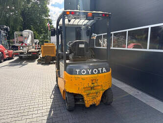 2016-toyota-8fbmkt25-1480990-48889720