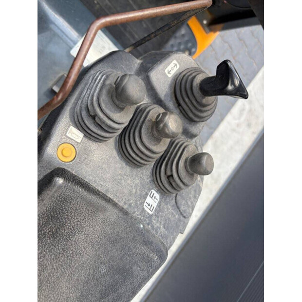2016 Toyota 8FBMKT25-48889730