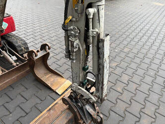 2015-takeuchi-tb210r-1481056-48891219