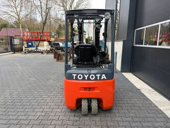 2017-toyota-8fbek16t-1481058-48891256