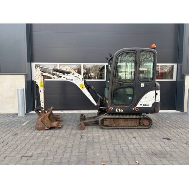 2014 بوبكات E16-48891404