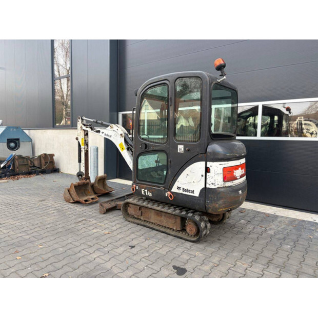2014 بوبكات E16-48891405