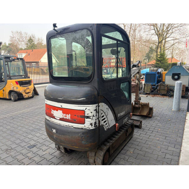 2014 بوبكات E16-48891407
