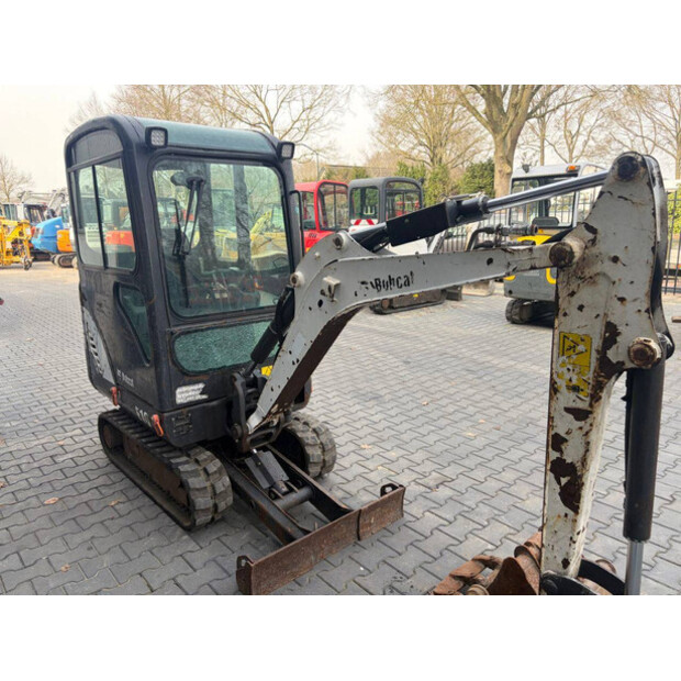 2014 بوبكات E16-48891409